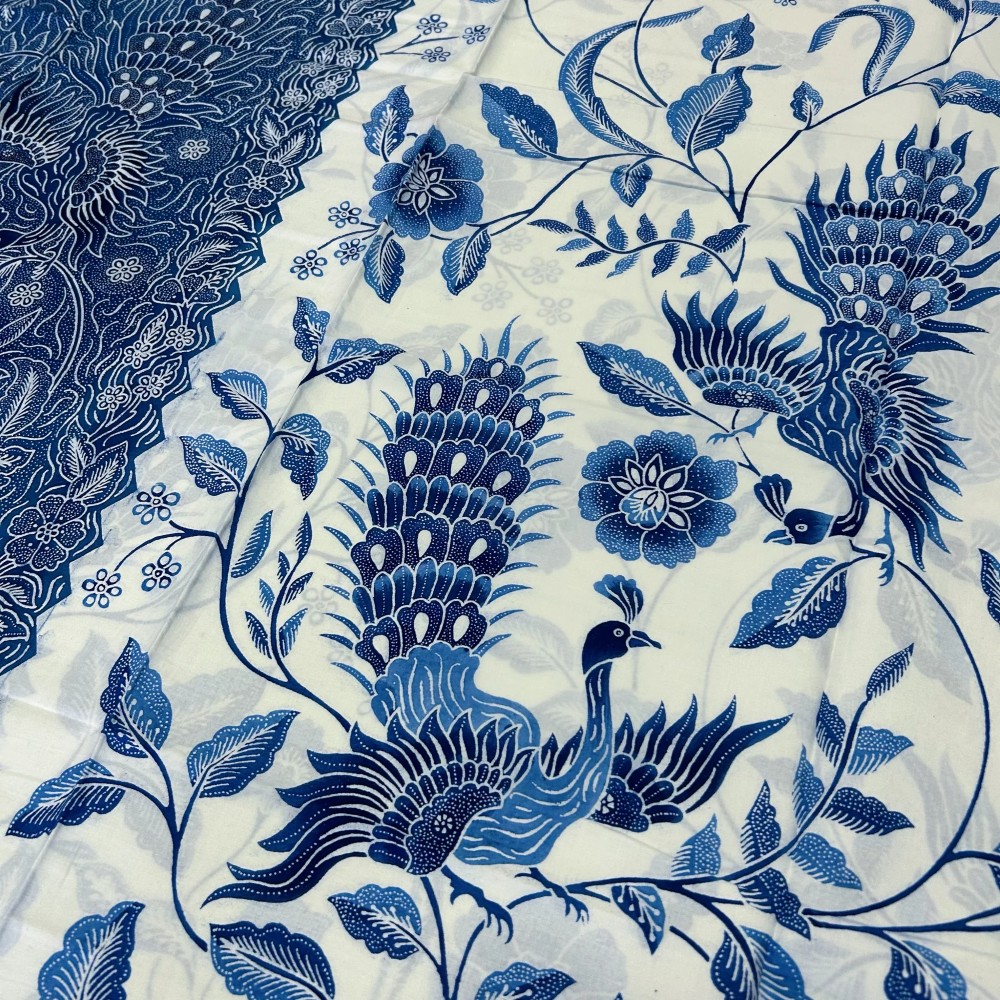 A Pair of Peacock on Vines Porcelain - Blue A Pair of Peacock on Vines Porcelain - Blue